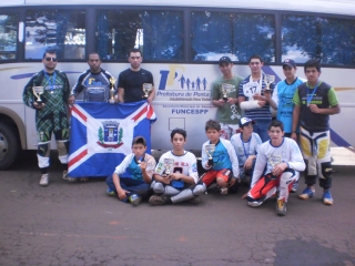 Equipe de Ponta Porã que competiu a etapa do Paranaense de Bicicross.