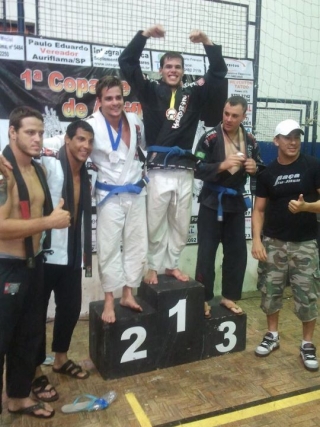 Paulo foi campeão na categoria médio, faixa azul, até 86 kg.