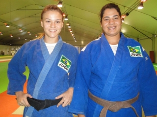 Ana Carla e Camila representarão o Brasil no Mundial Escolar.