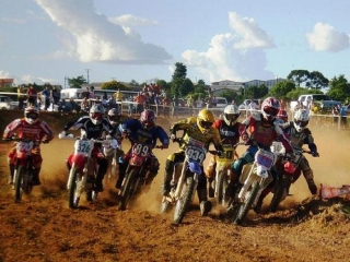 A competição acontece na pista de velocross montada na Chácara Santo Antônio