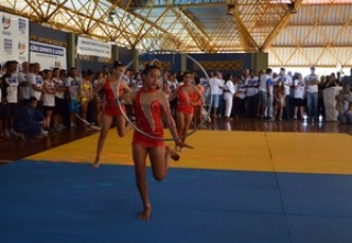 Fundação Municipal de Esporte oferece aulas de ginástica rítmica