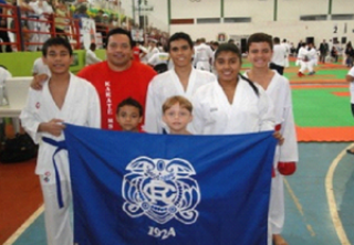 Equipe de karatê do Rádio Clube que disputou torneio em Pouso Alegre (MG)