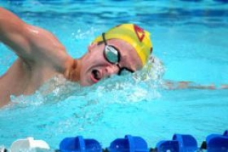ompetição reúne mais 500 nadadores com idade entre 13 e 14 anos, divididos em 2 categorias