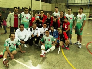 A equipe de Caarapó, campeã da Copa PAS de Vôlei em Amambai. A representação caarapoense também foi campeã no feminino