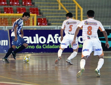 Três Lagoas goleia e recebe aplausos da torcida adversária