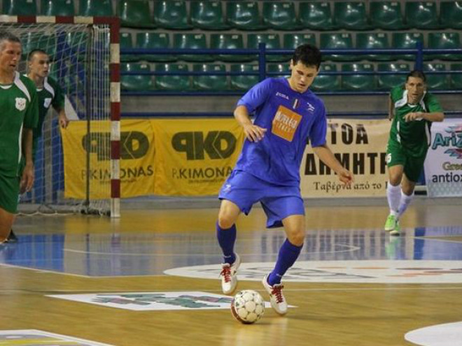 Douradense faz dois e equipe se classifica na Liga dos Campeões