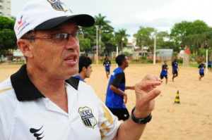 Técnico Elói Kruger é demitido após goleada sofrida diante do Cene