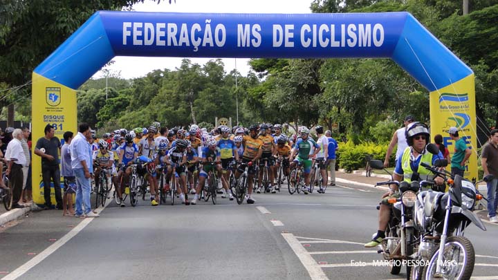 Estadual de Ciclismo Olímpico chama atenção na BR-267 em Jardim