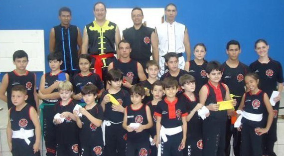 Escola Dragões de Fogo‏ promoveu exame de faixa