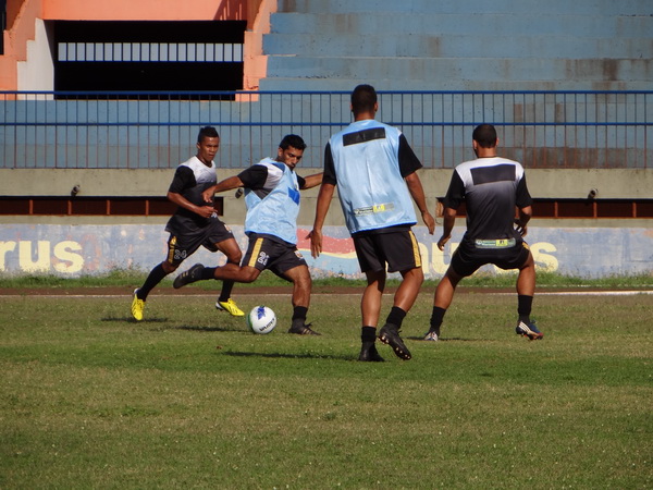 Ubiratan treina pesado em busca de bom resultado contra Coxim no sábado