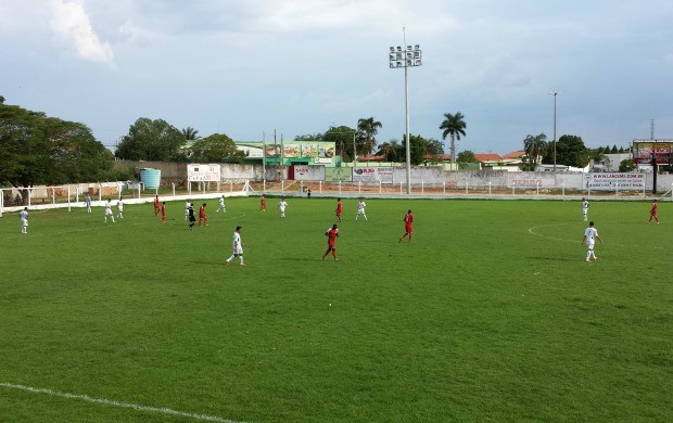 Ubiratan goleia e fica a um passo do retorno à elite sul-mato-grossense