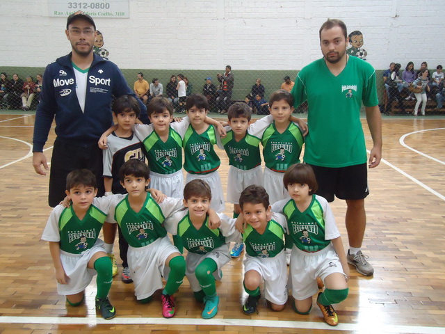 Escolinha Pelezinho disputa competição com equipes da região Sul do país