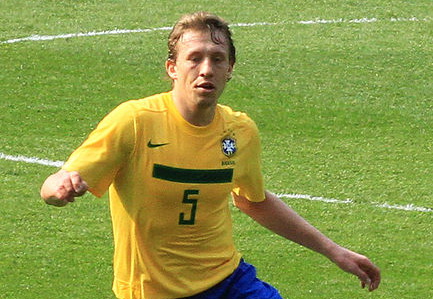 Felipão convoca douradense Lucas Leiva para amistosos da seleção