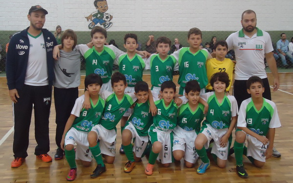 Delegação da Escolinha Pelezinho embarca para competição no Paraná