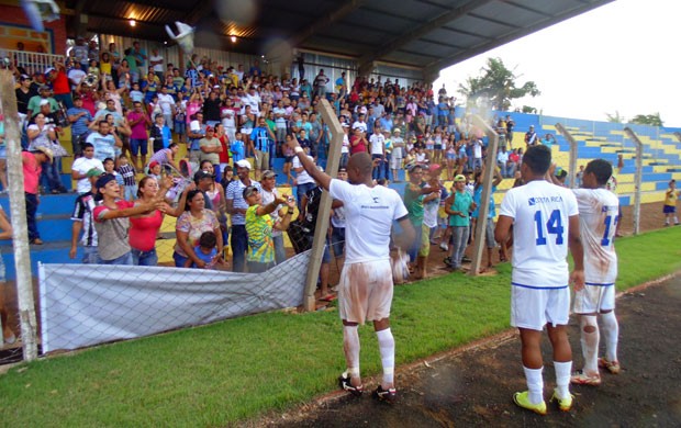 Tiaguinho agradece apoio em Costa Rica: "Essa torcida é maravilhosa"