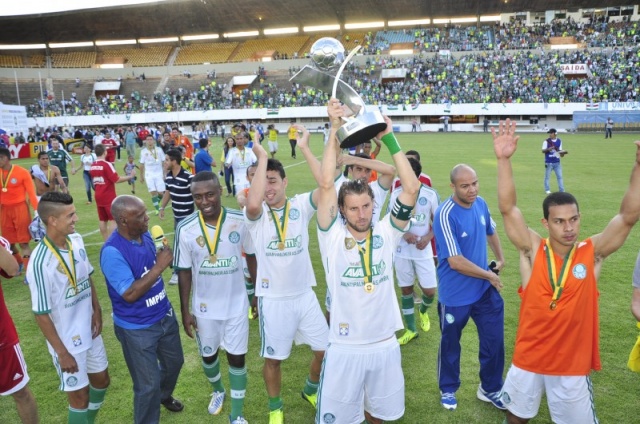 De virada, Palmeiras goleia o Ceará por 4 a 1 e ergue a taça de campeão