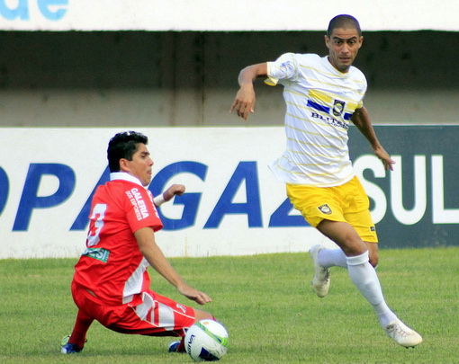 Sem "muito dinheiro", Colorado segue indefinido e sem equipe para 2014