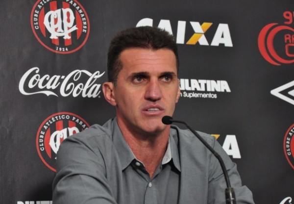 Técnico do Atlético (PR), Vagner Mancini ministra palestra na Capital