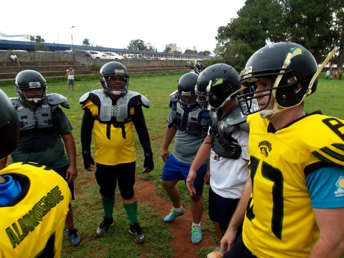 Jacarés selecionam 50 jogadores para formar time de Futebol Americano
