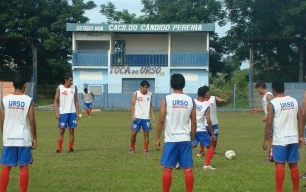 Urso põe ex-presidente e estilo gaúcho em campo para surpreender no Estadual