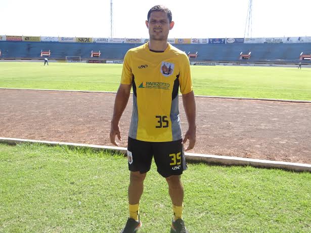 Ubiratan fecha contratação de goleiro vindo do futebol goiano