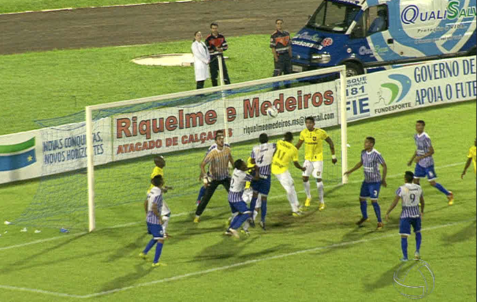 Com golaço de Dubinha, Cene bate Aquidauanense no Morenão