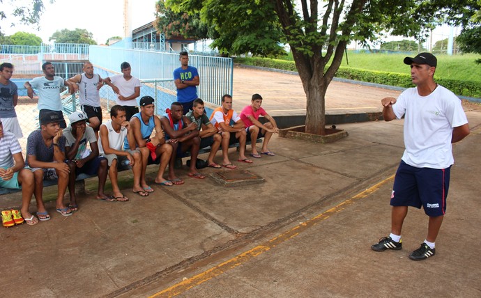 'Ninguém nos humilha mais', diz Paulo Rezende, novo técnico colorado