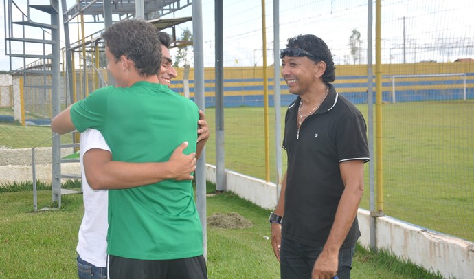 Clima de reencontro e amizade marca treino do Coritiba no estádio do Cene