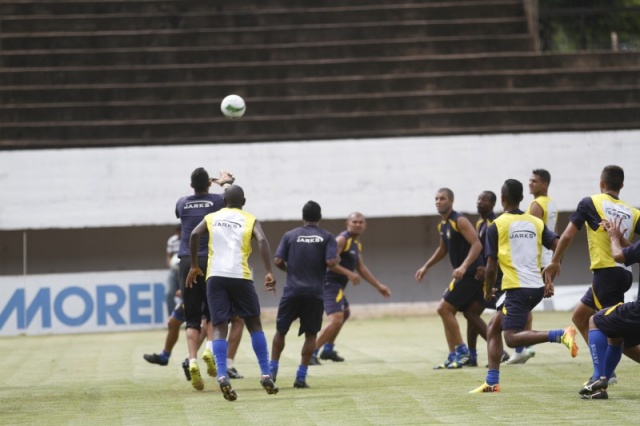 Em treino no Morenão, Cene ajusta últimos detalhes para grande decisão