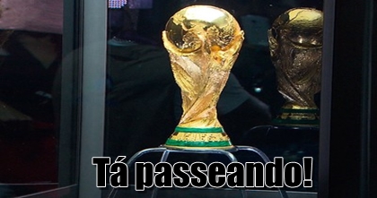 Com ex-goleiro Marcos, Taça da Copa será exibida terça na Capital