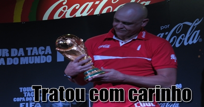 Taça passa por Capital e Marcos ex-goleiro faz o gesto de 2002