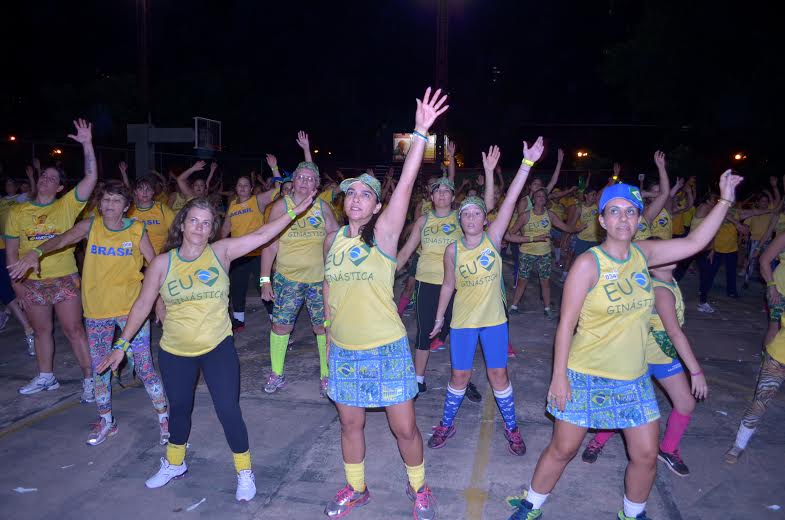 Aulão de ginástica reúne 800 participantes na Praça Belmar Fidalgo