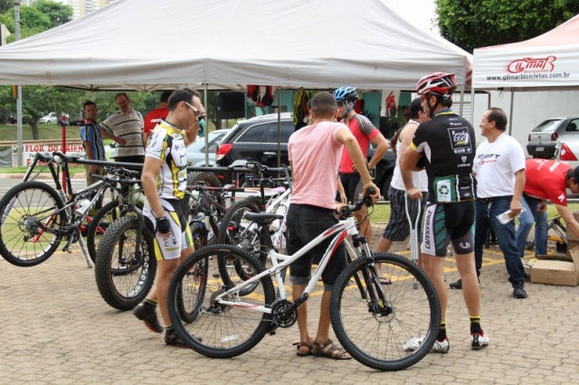 Ciclistas novatos competem pela 1ª vez