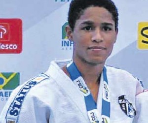 Estado fecha nacional com duas medalhas de prata
