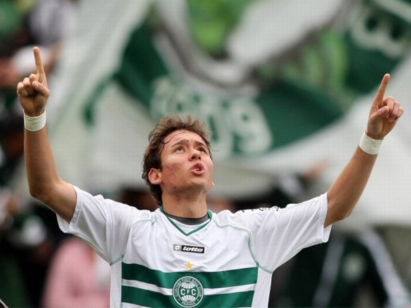 Keirrison pode vestir a camisa do Paraná Clube em 2016