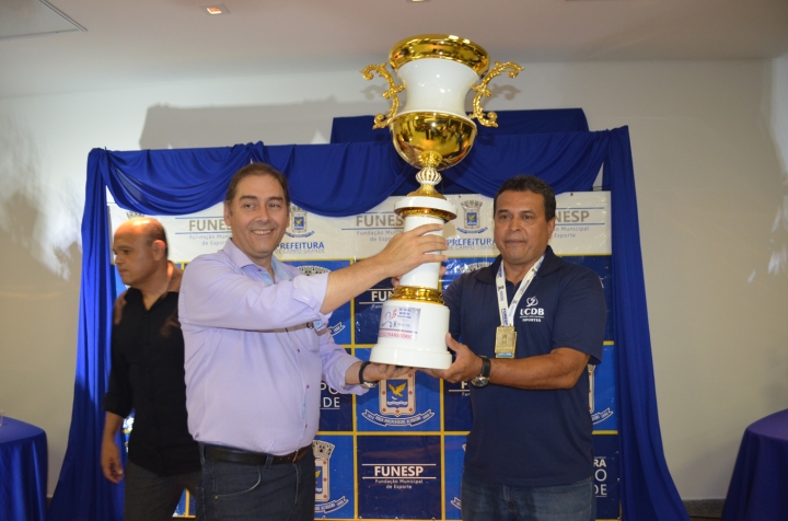 Campeões dos Jogos Abertos de Campo Grande são premiados
