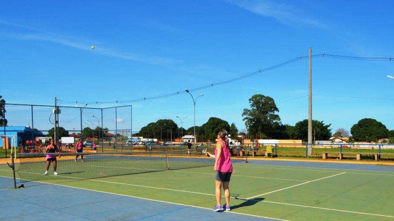 Prefeitura oferece oficina gratuita de tênis no Parque do Sóter