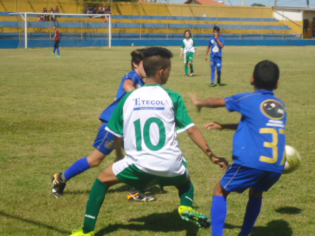 Abertura da Copa Pelezinho de Futebol tem média superior a 4 gols por jogo