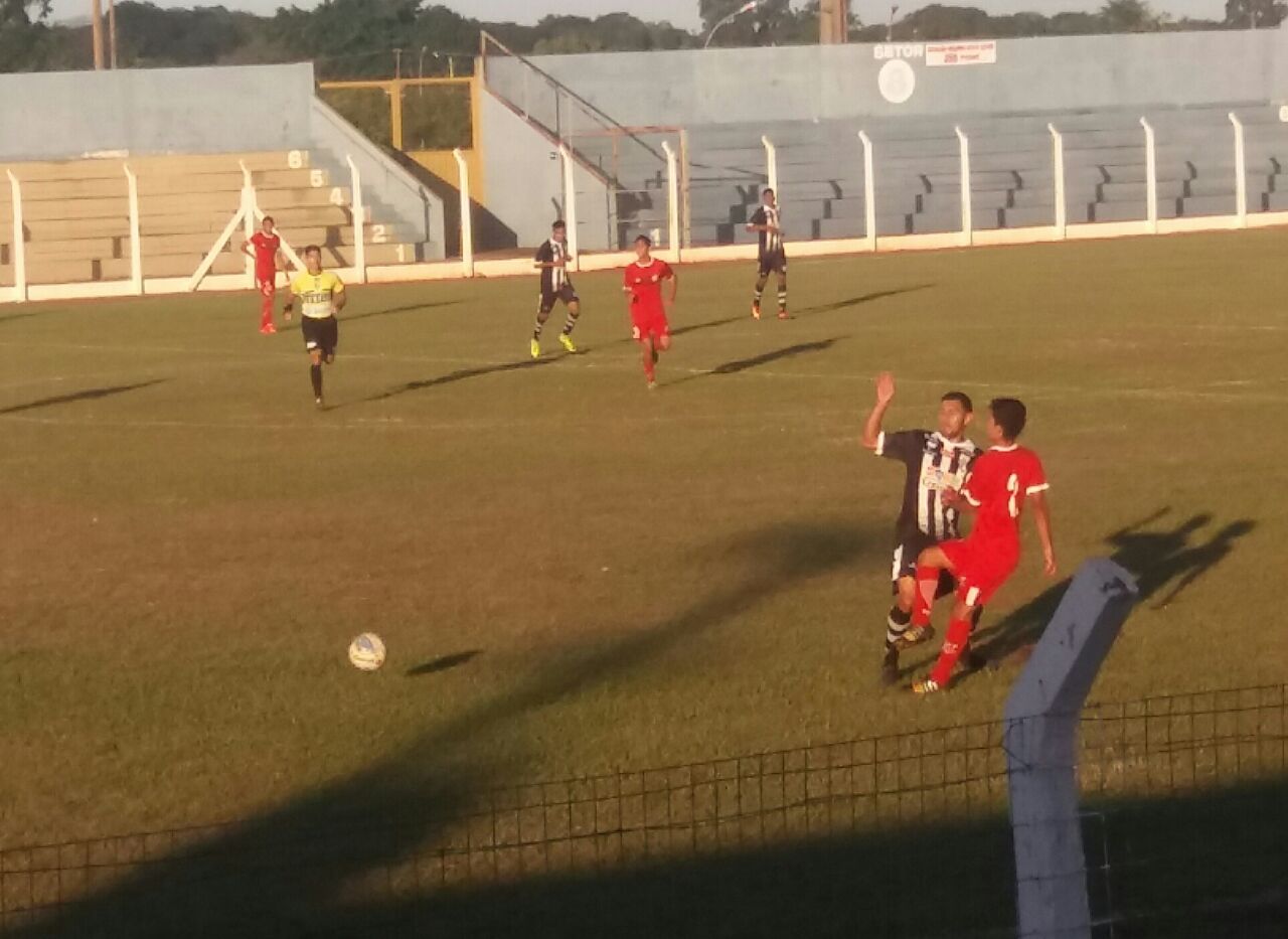 Comercial e Urso vencem e embolam Estadual Sub-19