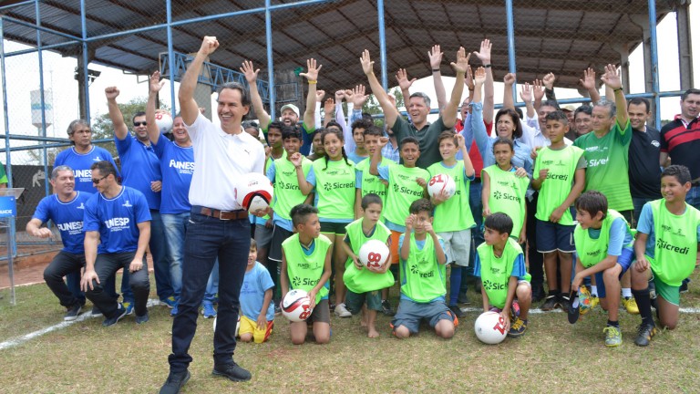 Prefeitura implanta Escola Pública de Futebol em Rochedinho