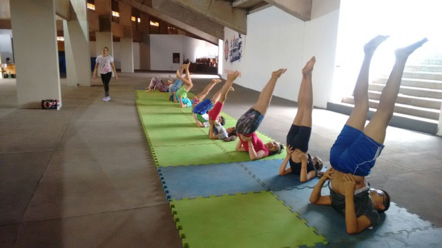 "Ginaslouquinhos" leva ginástica artística para crianças e adolescentes
