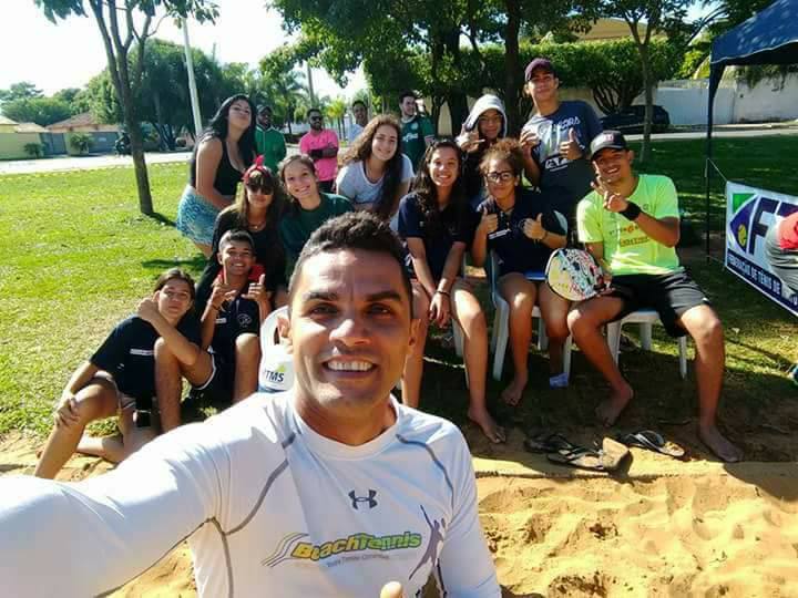 Beach Tennis solidário reúne 46 duplas na capital
