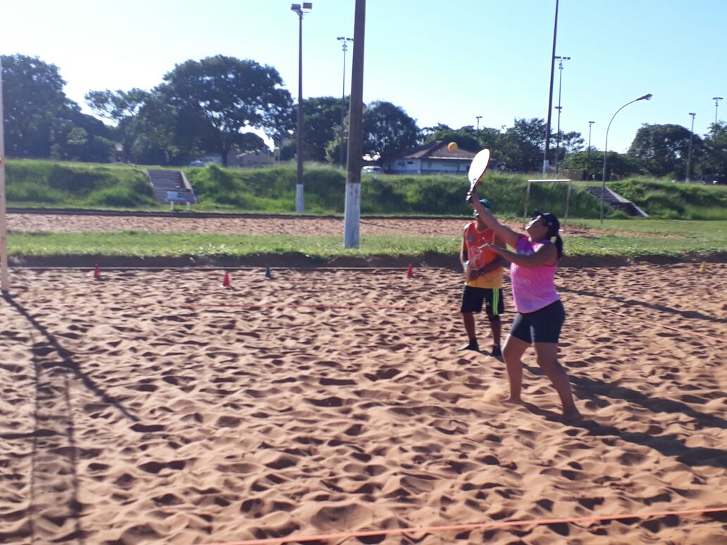 Funesp inicia oficinas de beach tennis e zumba em praça da Capital