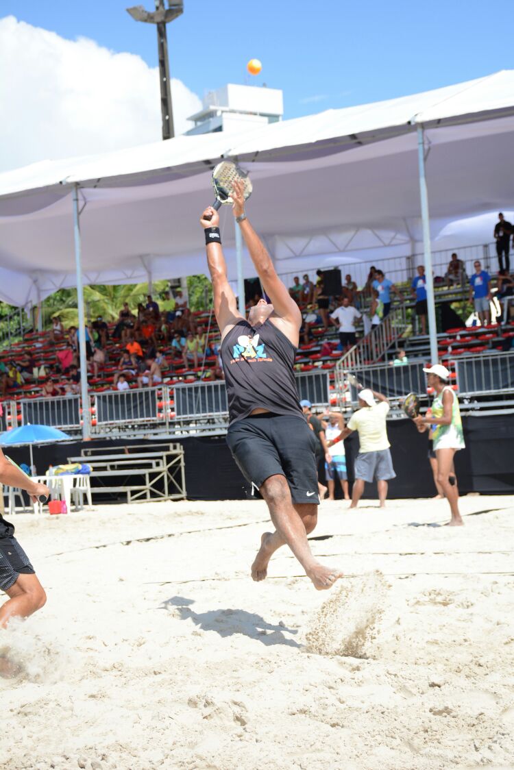 Com 80 duplas, estadual de beach tennis terá início neste sábado