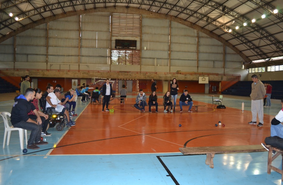 Bocha adaptada, slackline e mesa-redonda são destaques na UFMS