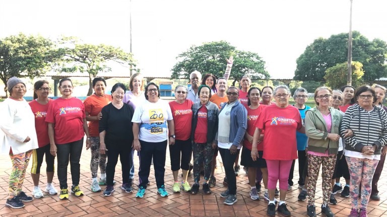 Idosos do bairro Estrela do Sul recebem orientações de saúde e esporte