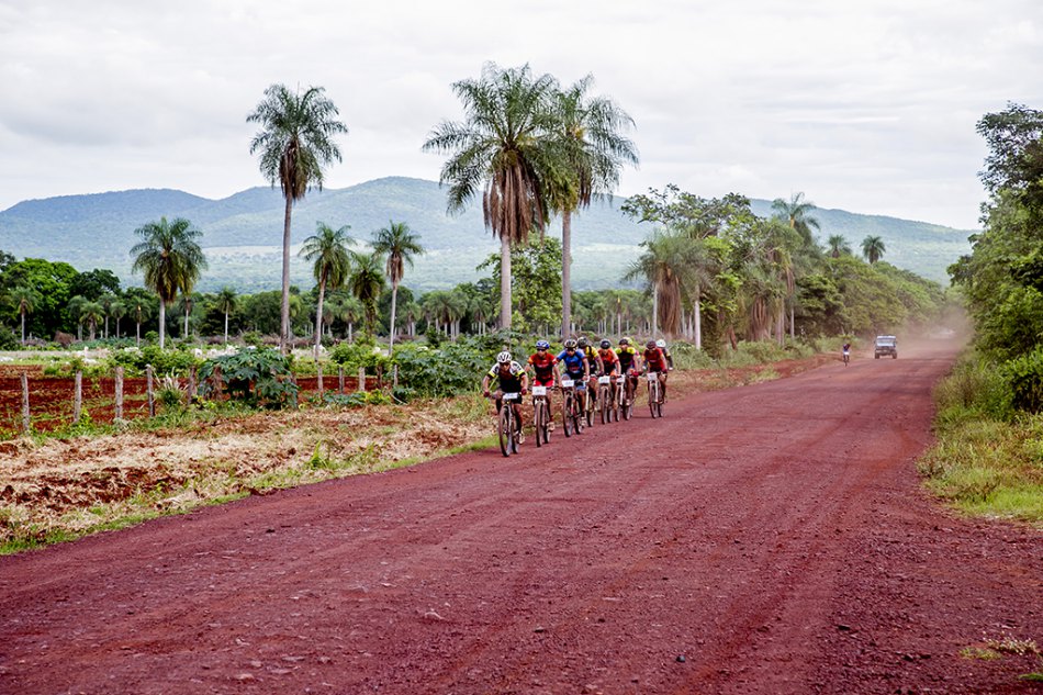 Eco Pantanal exigiu força, resistência e técnica dos ciclistas