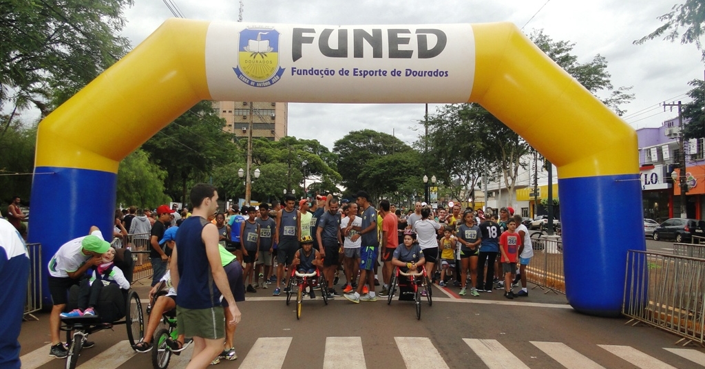 Maira Brum e queniano vencem Corrida do Trabalhador em Dourados