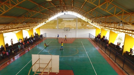 Quadra de esportes da Escola Leonida é inaugurada em Sidrolândia