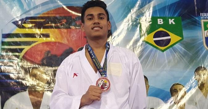 Aluno da UFMS se destaca em competição nacional de karatê